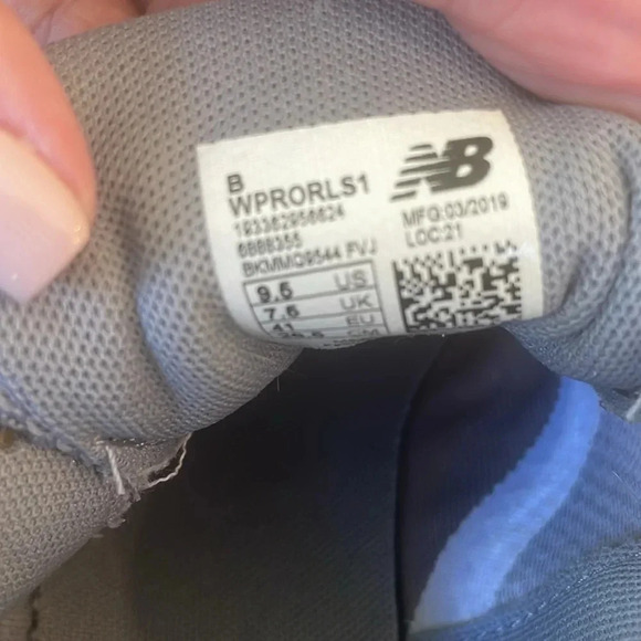 New Balance Women’s WPRORLS1 Grey And Purple Size 9.5 Running Shoe Sneaker EUC - Picture 7 of 7